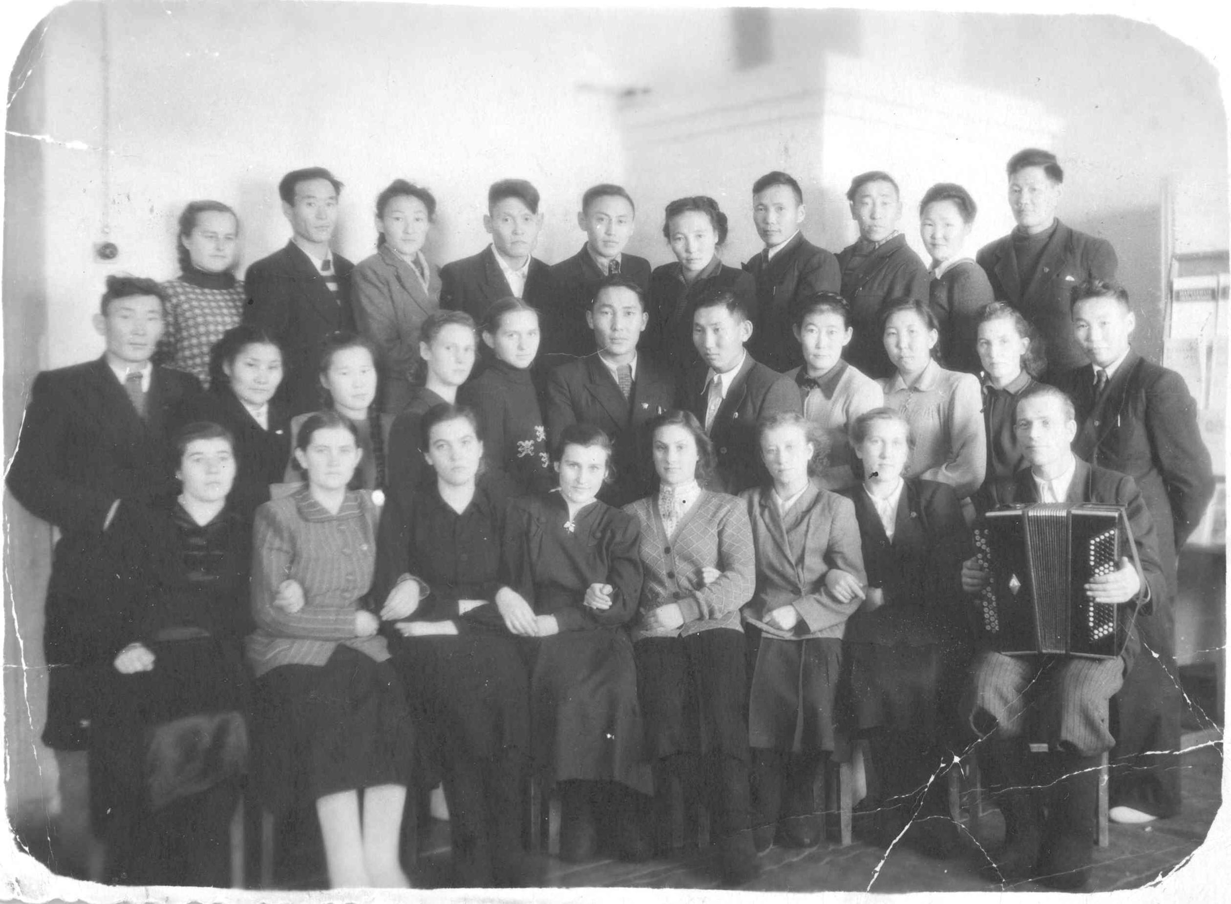 Учителя, члены пленума ВЛКСМ Орджоникидзевского района,1952 г.